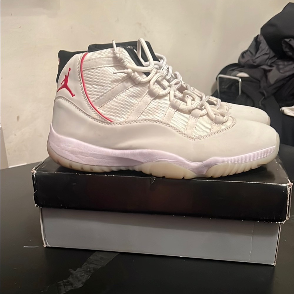 Jordan 11 platinum tints